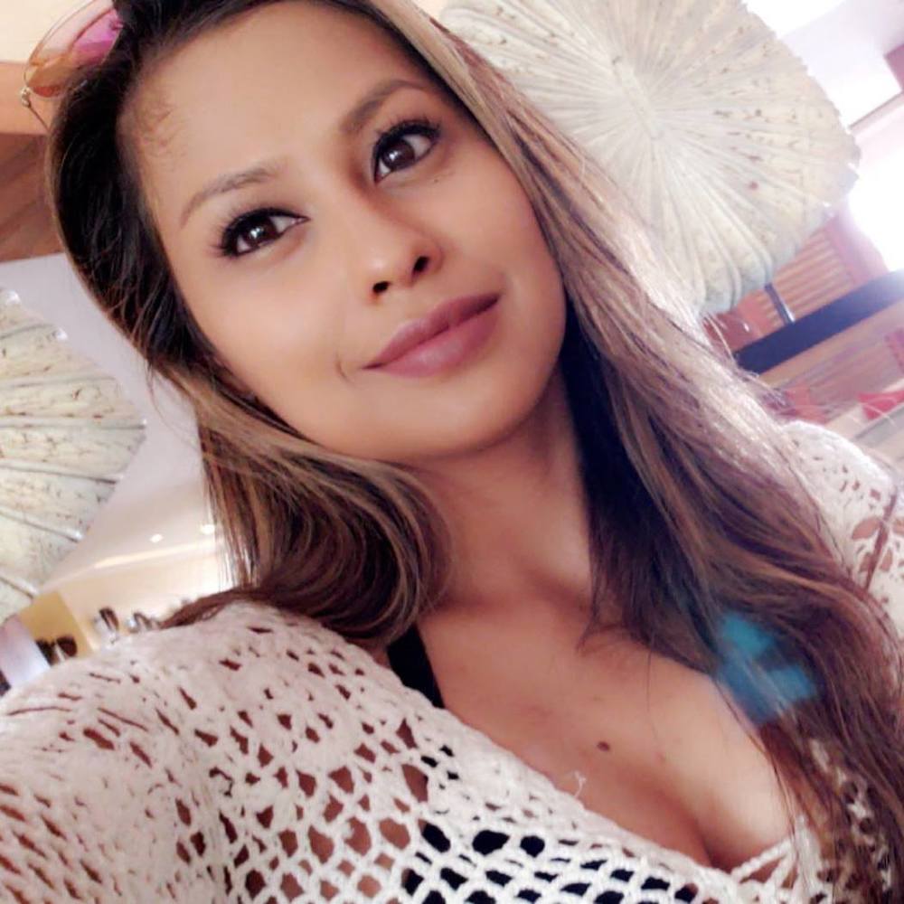 Meet your Posher, Deenas